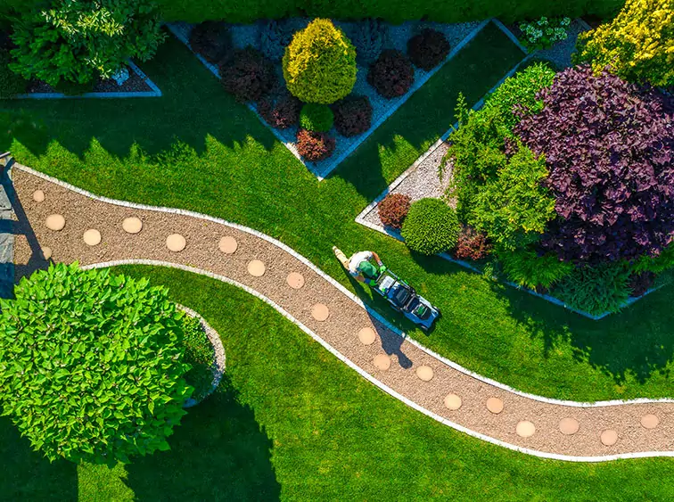 Entreprise de jardinier paysagiste dans le Val-d'Oise 95 - besoin d'un expert en création et entretien d'espaces verts intérieurs et extérieurs