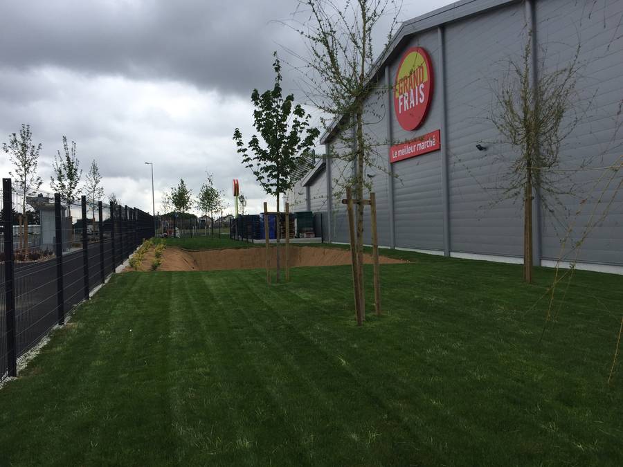 Am&eacute;nagement entretien espaces verts Grand frais 91 image 2